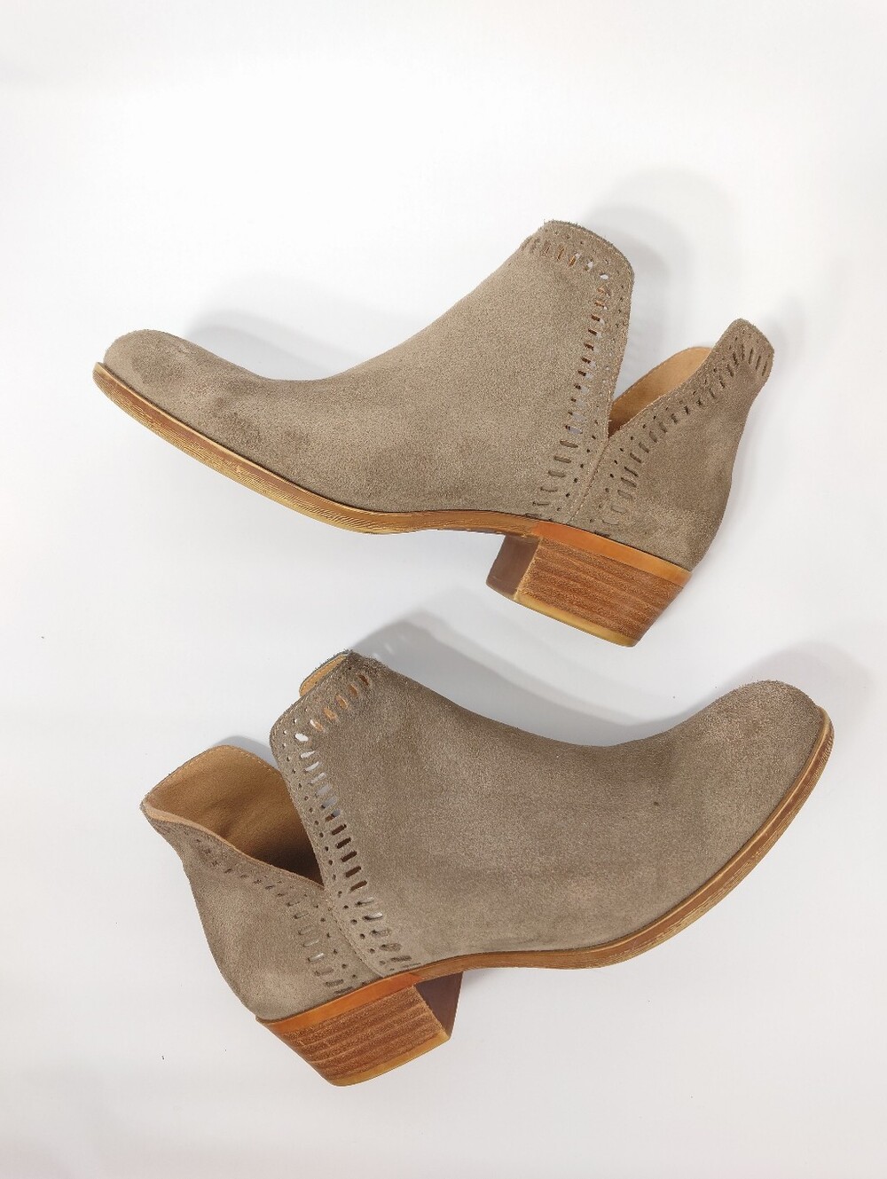 Lucky Brand Bustina Suede Ankle Booties Taupe Cutout Size 8.5